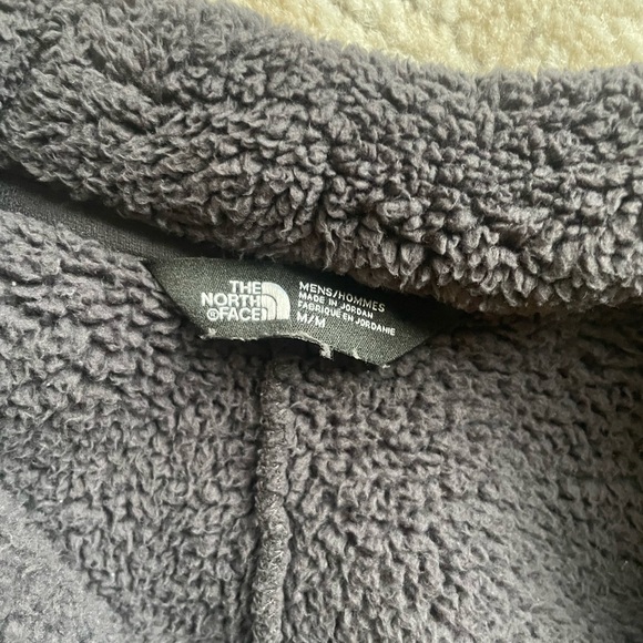 Northface Quarter zip - Picture 2 of 2